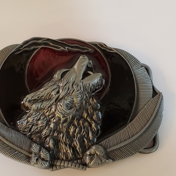New wolf howling at moon feathers belt buckle - Picture 6 of 8